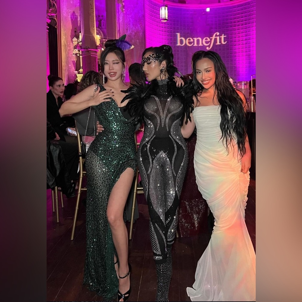 Umme Sequin Emerald Green Gown - Miss Circle - Picture 5 of 8